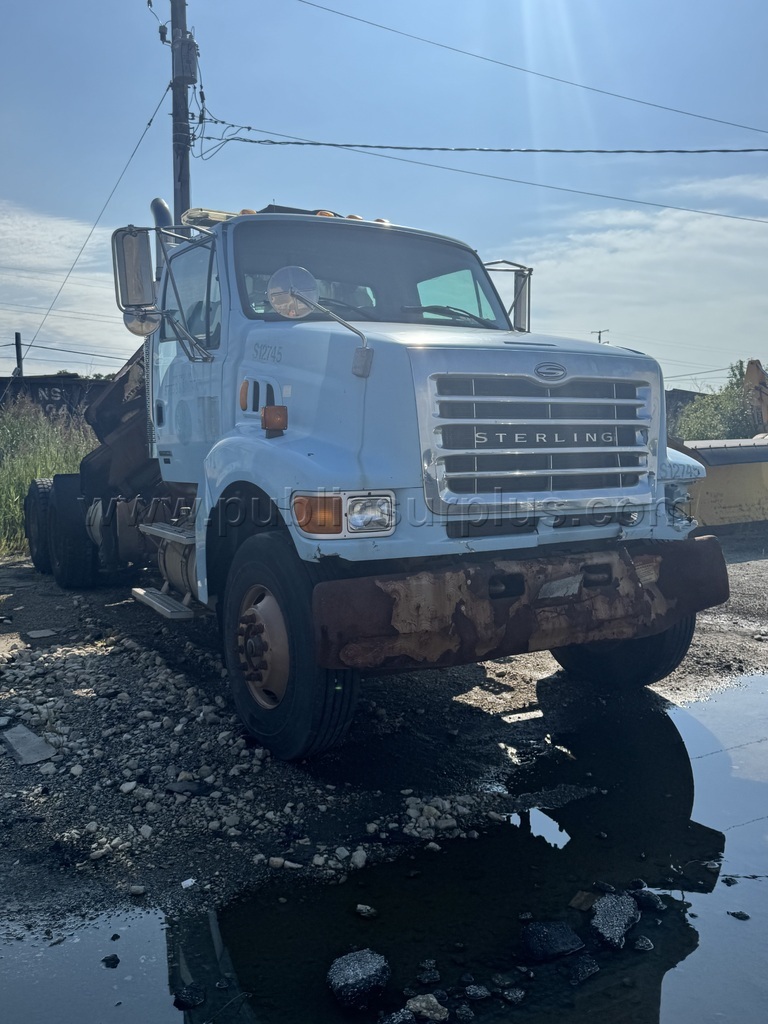 2006 STERLING LT9500 TRACTOR TRUCK - photo 2