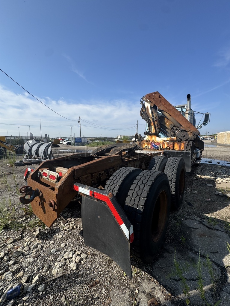 2006 STERLING LT9500 TRACTOR TRUCK - photo 3