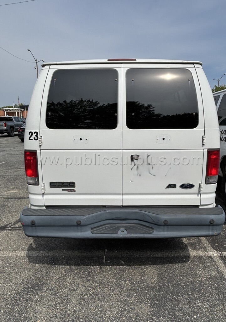2014 Ford E-350 Super Duty - photo 3