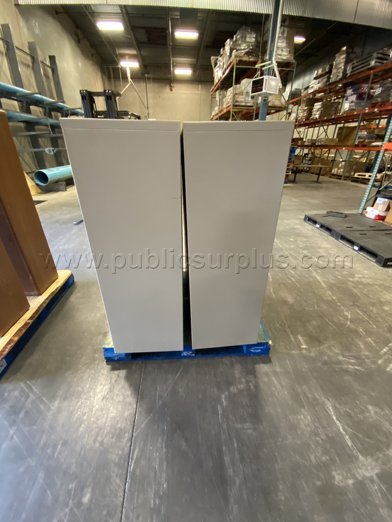 LOT OF (2) LIGHT GREY FILE CABINETS & ( 2 ) WOOD BOOK CASES   -NO SHIP- - photo 3