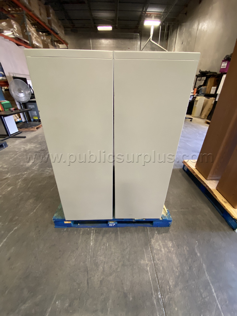 LOT OF (2) LIGHT GREY FILE CABINETS & ( 2 ) WOOD BOOK CASES   -NO SHIP- - photo 2