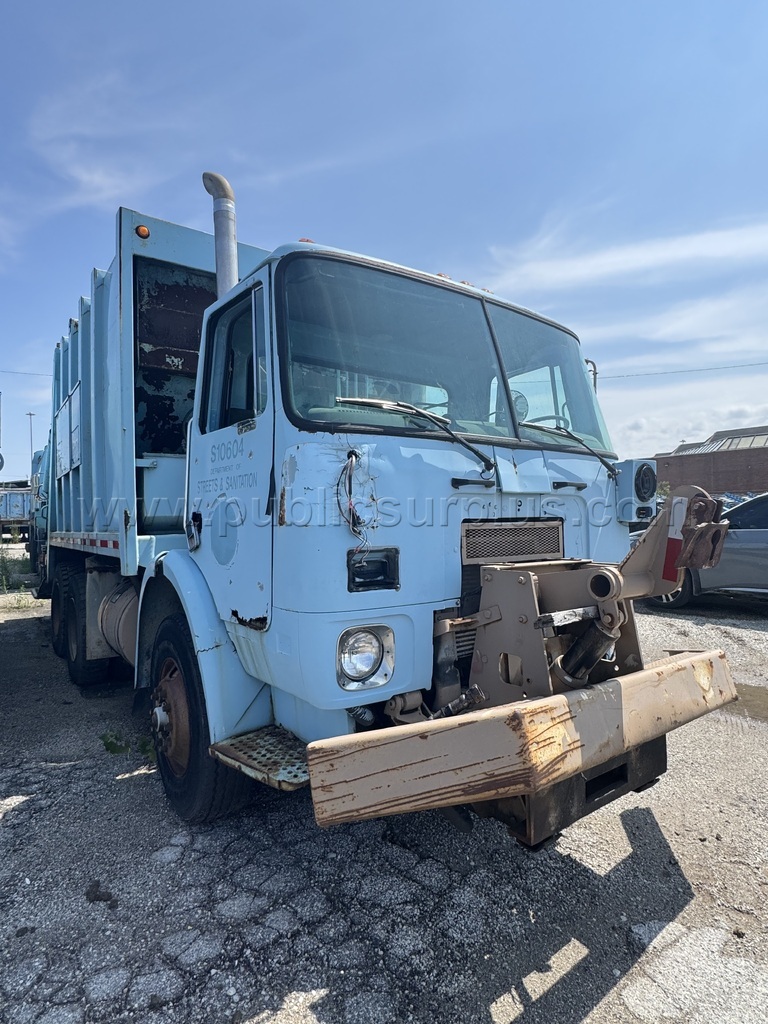 1996 VOLVO XPEDITOR GARBAGE TRUCK - photo 2