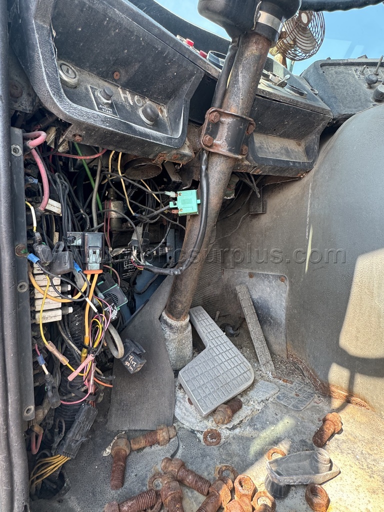 1996 VOLVO XPEDITOR GARBAGE TRUCK - photo 5