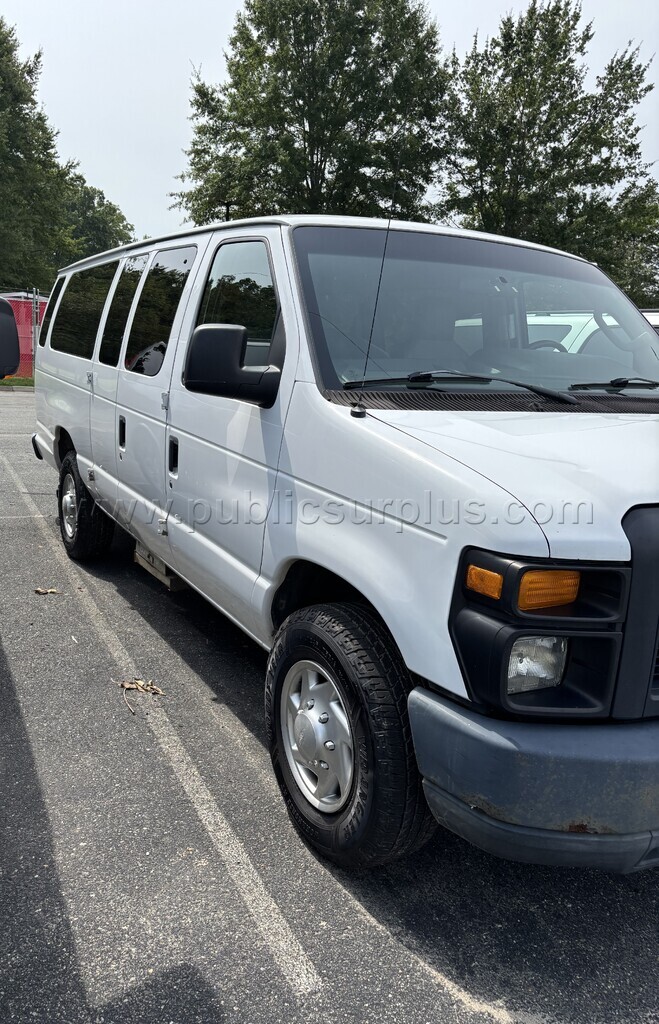 2014 Ford E-350 Super Duty - photo 5