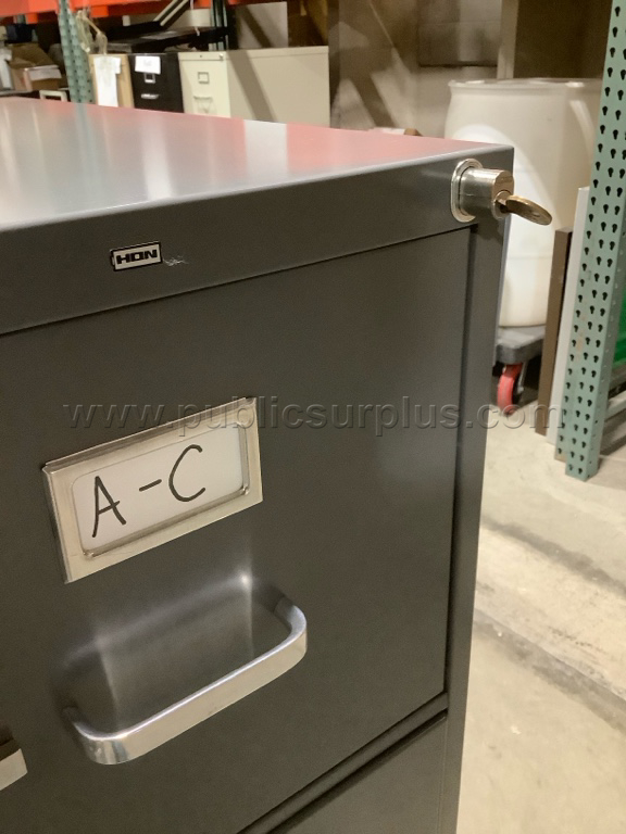7661 - File Cabinet w/Key - photo 2