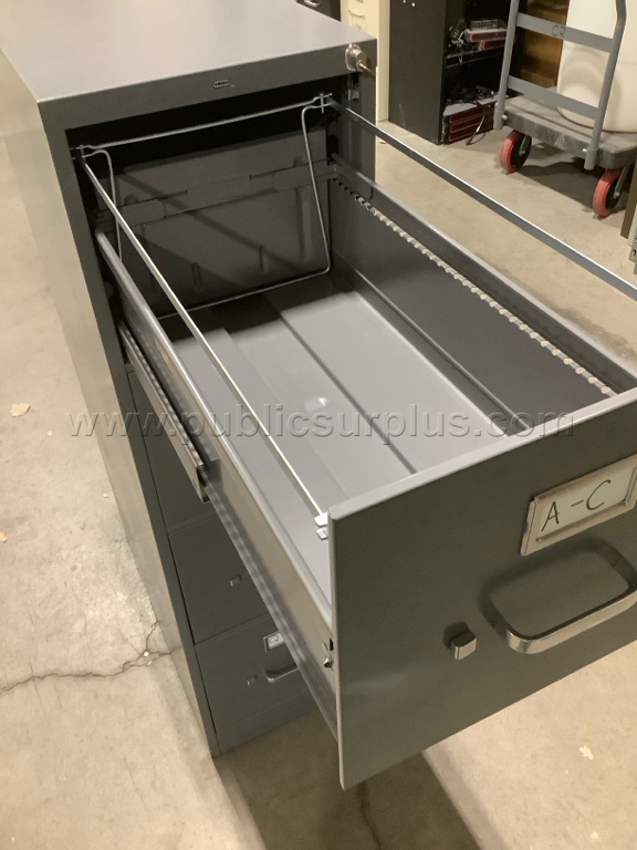 7661 - File Cabinet w/Key - photo 3