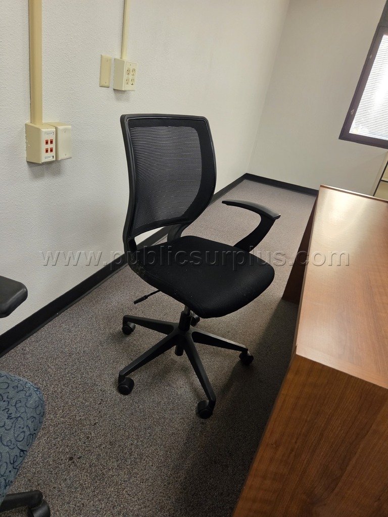 Desk and chairs - photo 5