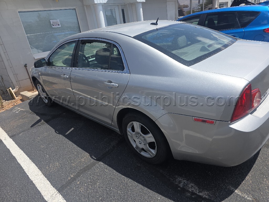 2008 Chevrolet Malibu with title - photo 2