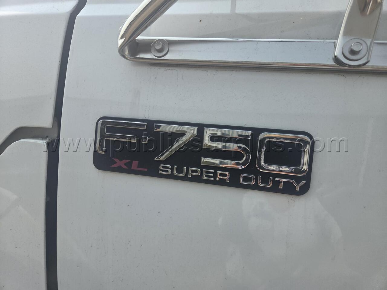 2008 Ford F750 Chip Truck - photo 2