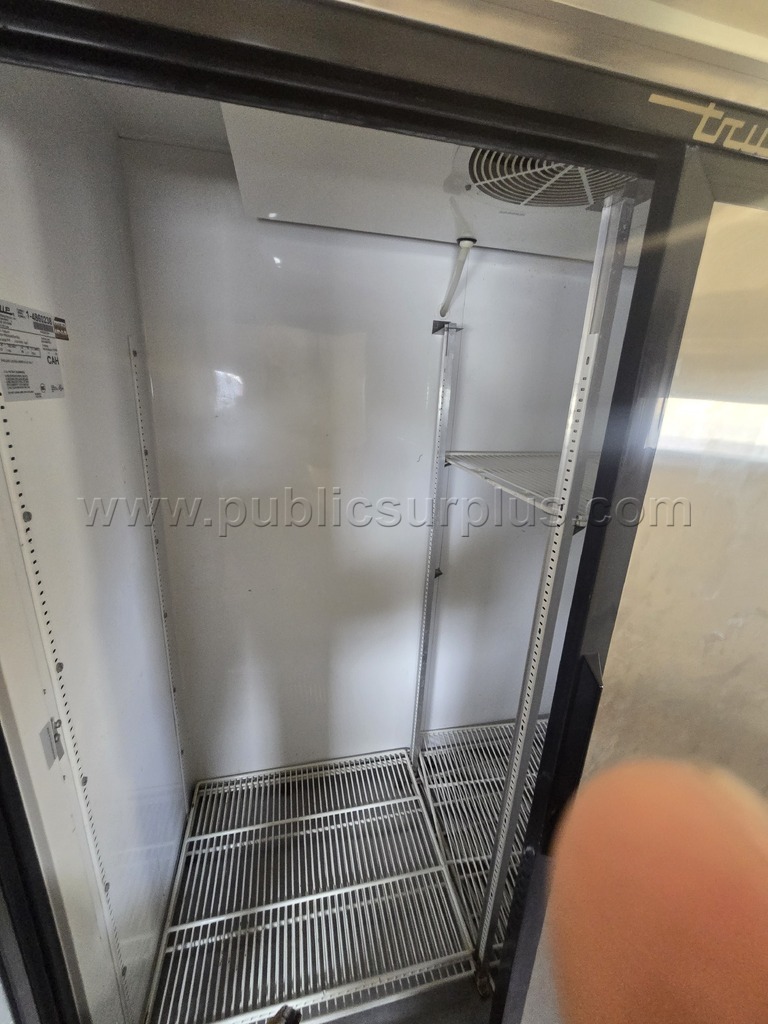 True Double Door Refrigeration Unit - photo 4