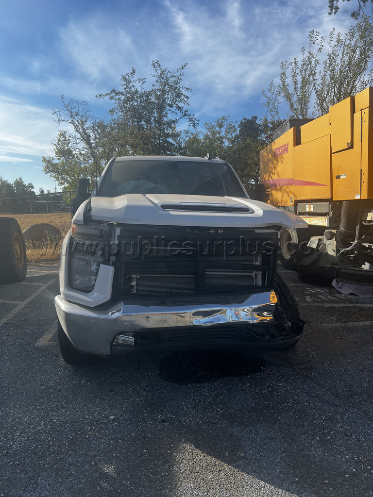 WRECKED 2021 Chevy Silverado 3500 HD LT - photo 3