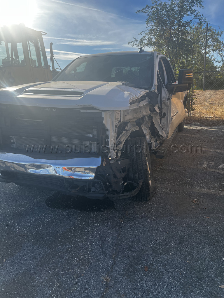 WRECKED 2021 Chevy Silverado 3500 HD LT - photo 4