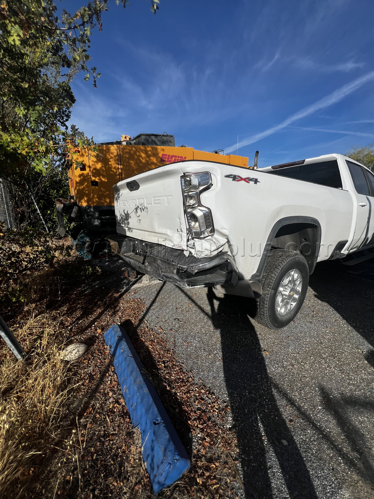 WRECKED 2021 Chevy Silverado 3500 HD LT - photo 2