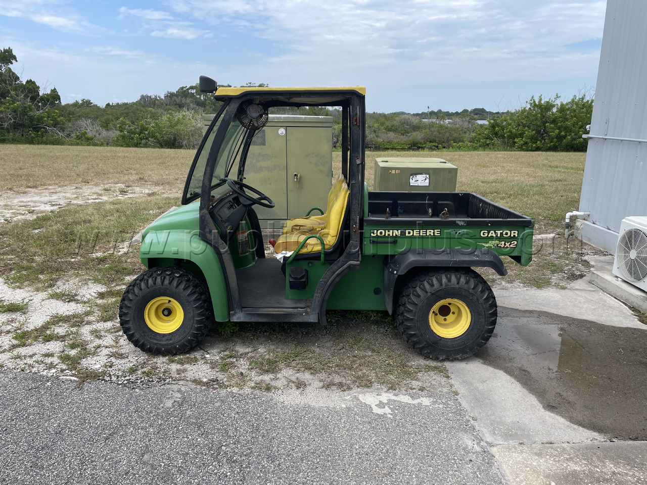 2002 John Deere Gator 4x2 - photo 5