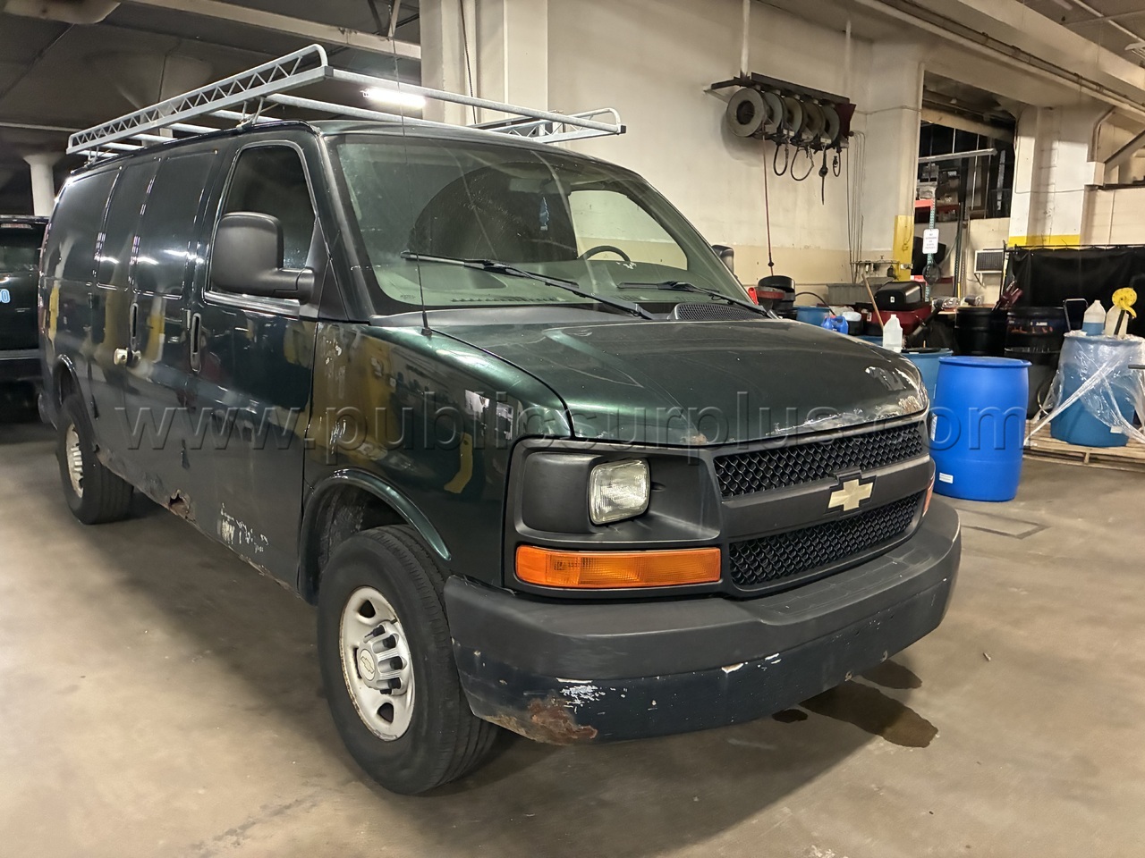 2011 Chevrolet Express 3500 Van - photo 2