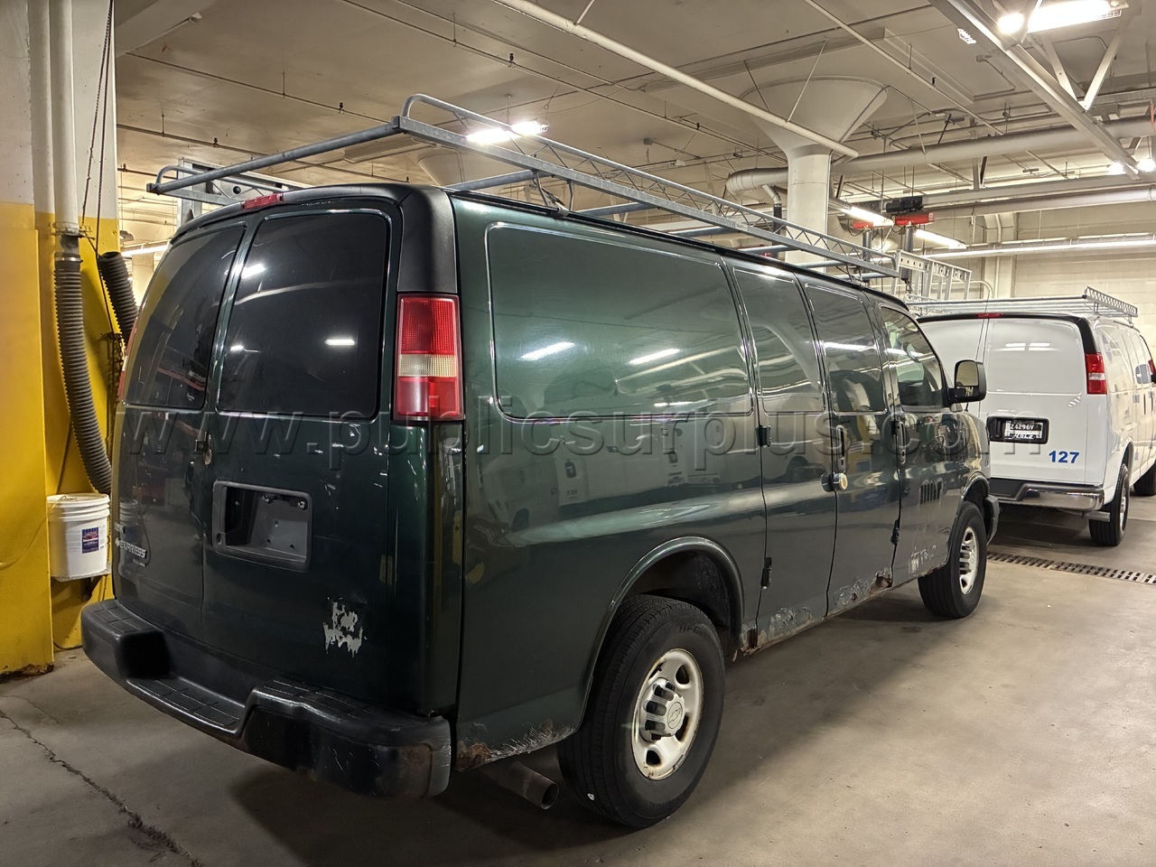 2011 Chevrolet Express 3500 Van - photo 3