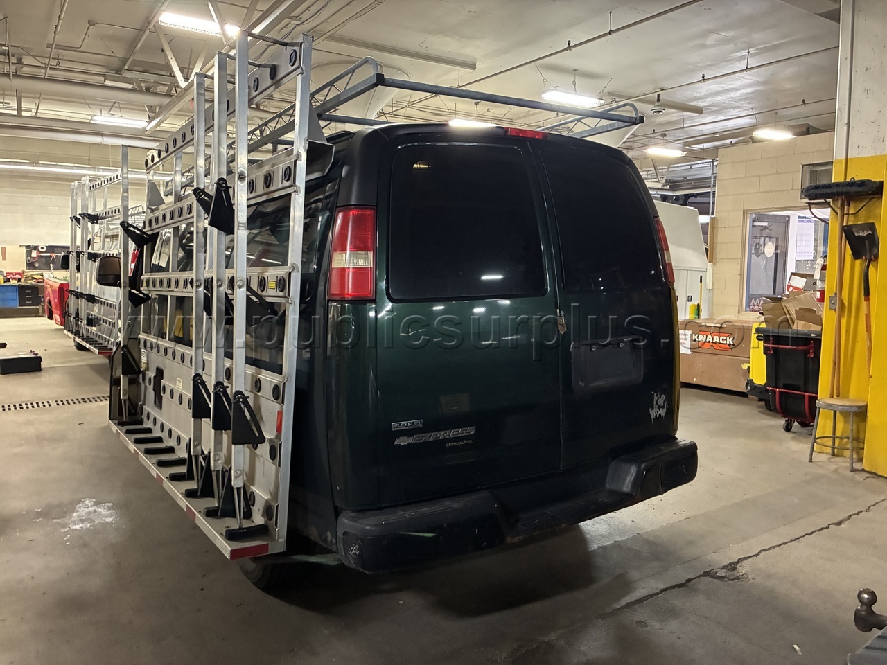 2011 Chevrolet Express 3500 Van - photo 5