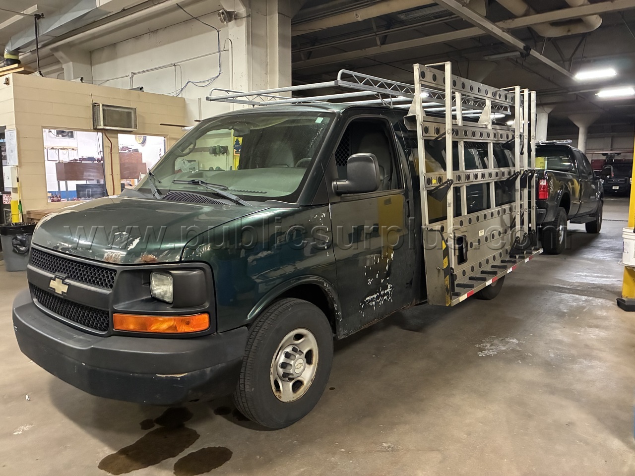 2011 Chevrolet Express 3500 Van - photo 4