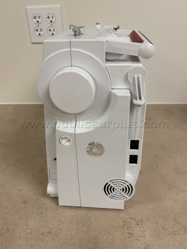Bernina Sewing Machine - photo 3