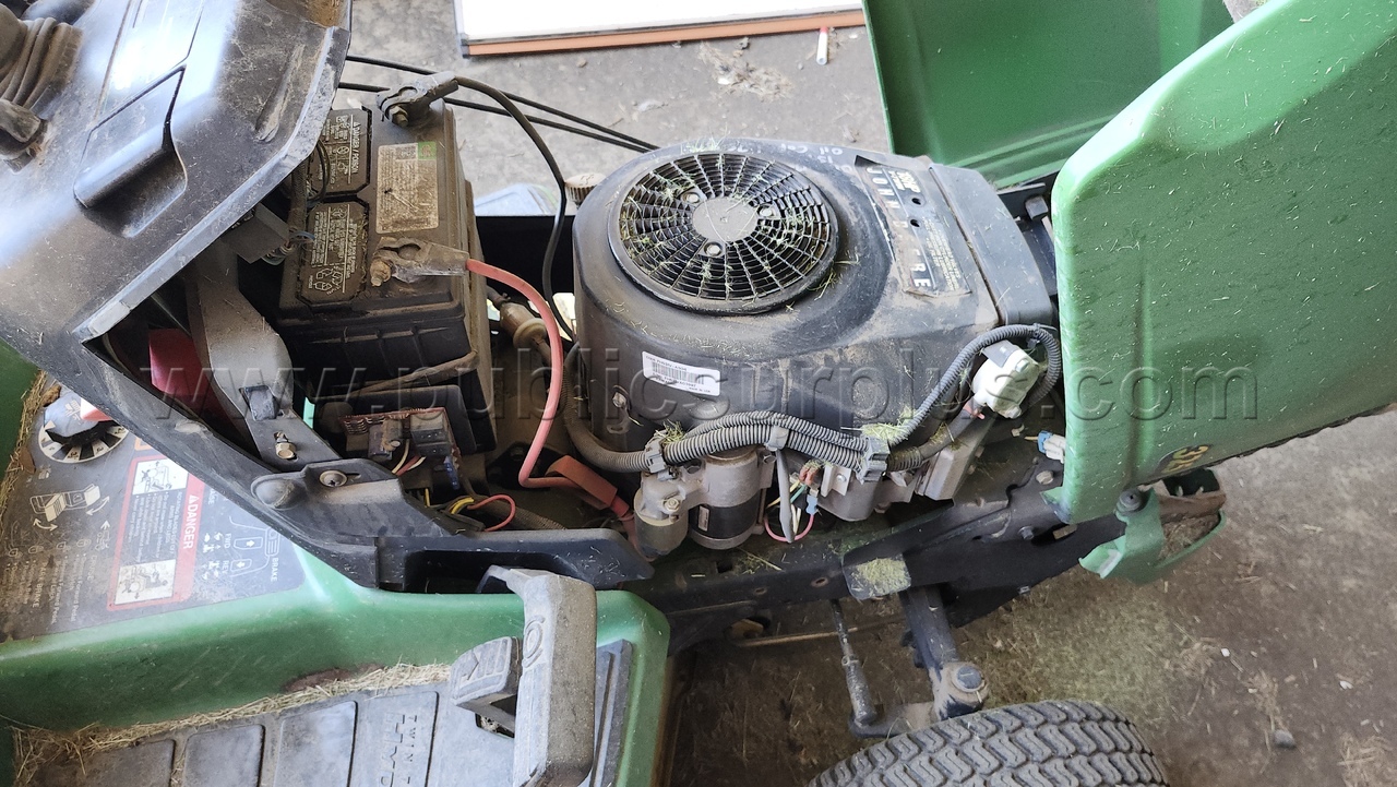 John Deere 325 Riding Mower - photo 3