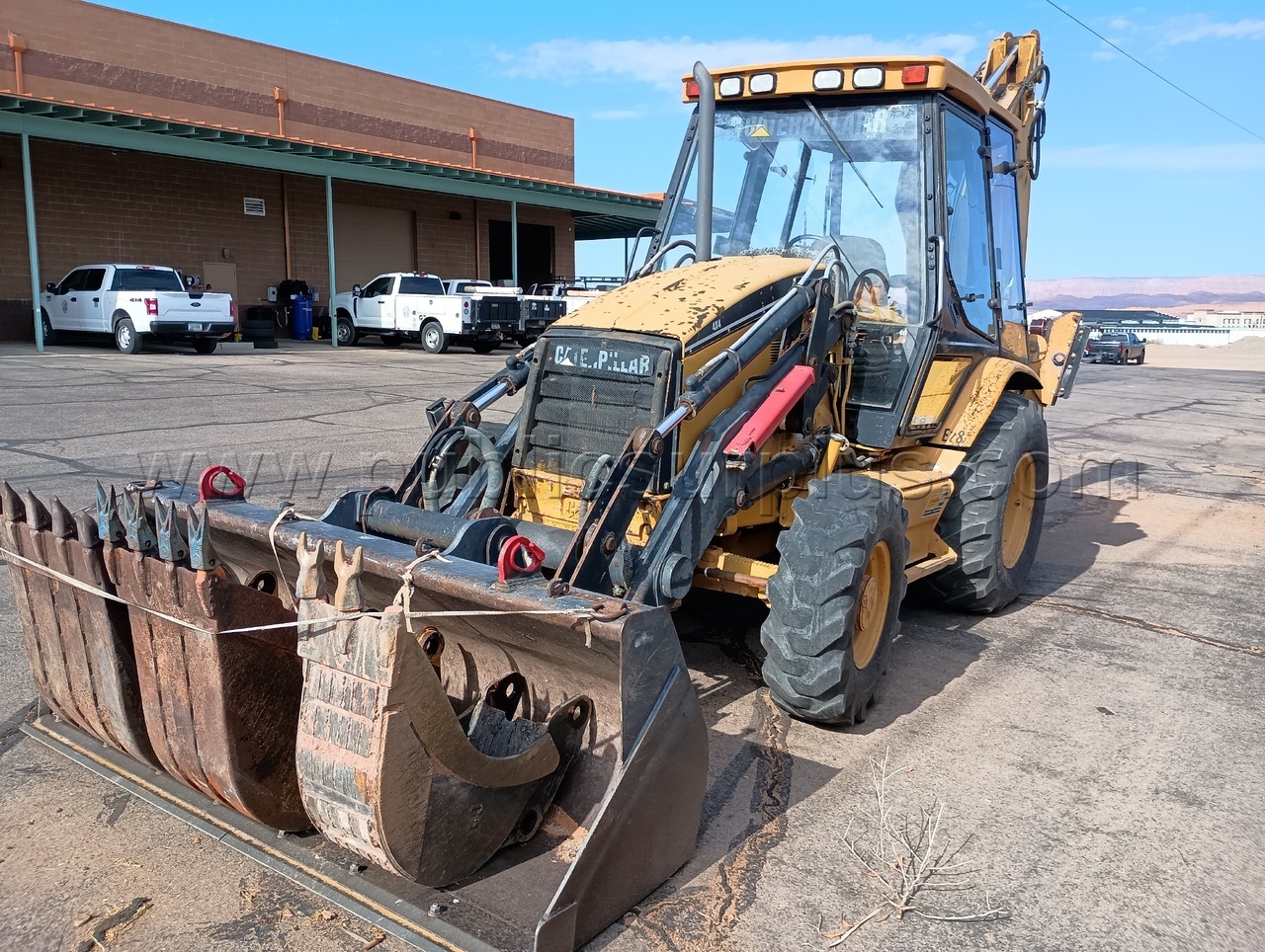 E28 1997 CAT 426C Backhoe - photo 3