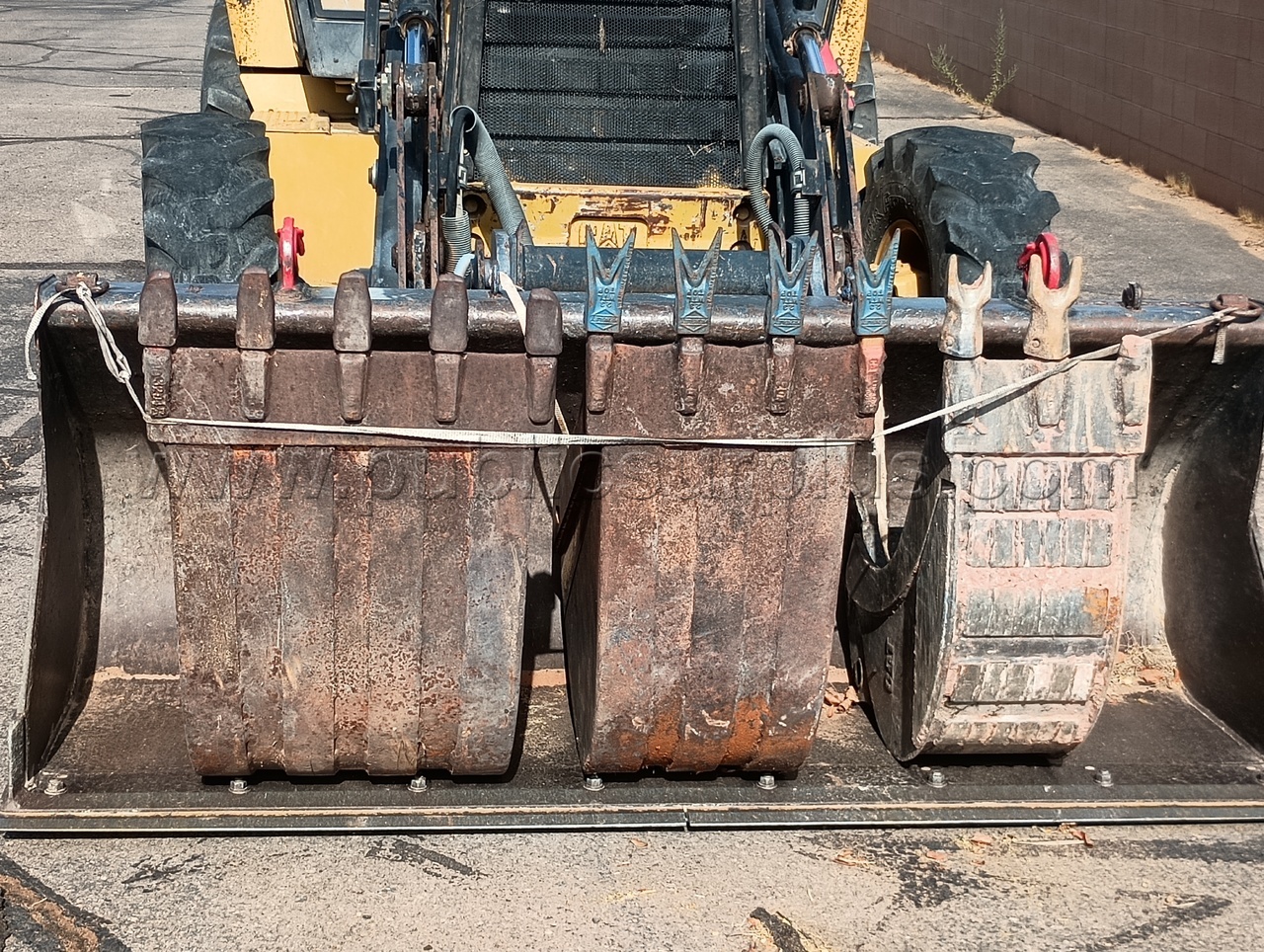 E28 1997 CAT 426C Backhoe - photo 2