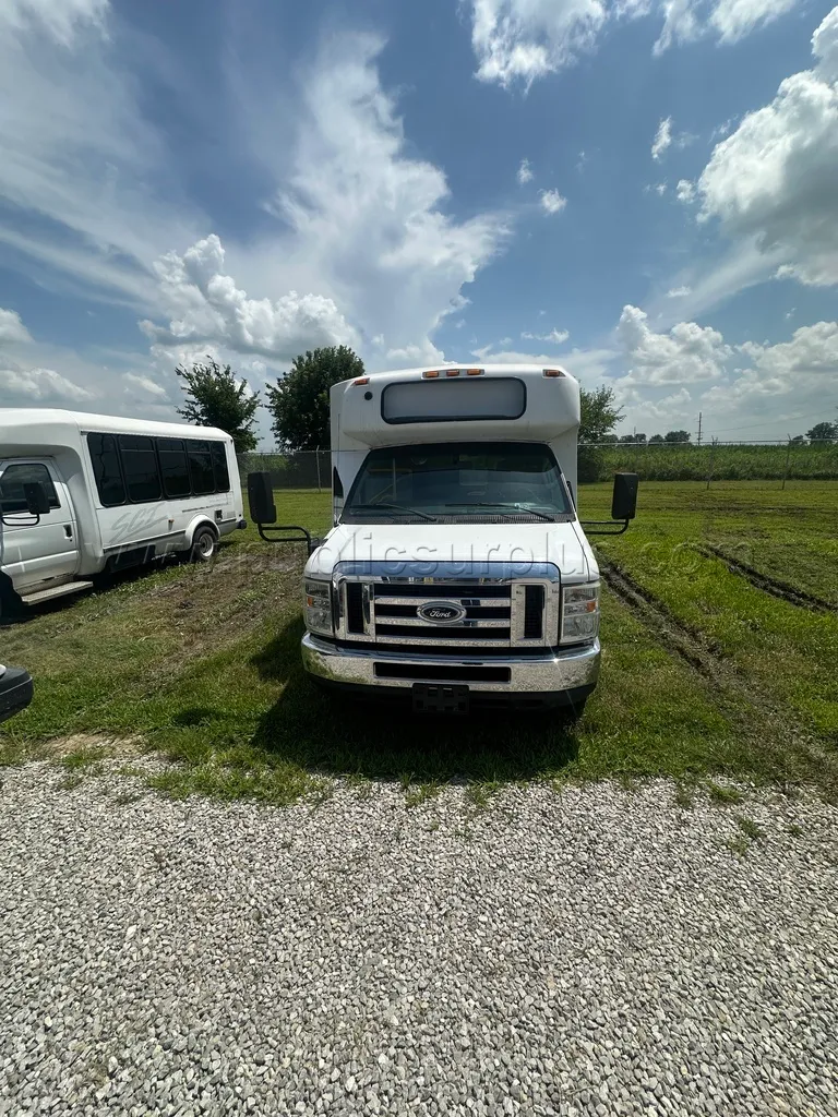 2009 Ford E-450 - 319 - photo 2