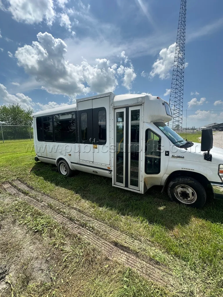 2009 Ford E-450 - 319 - photo 3