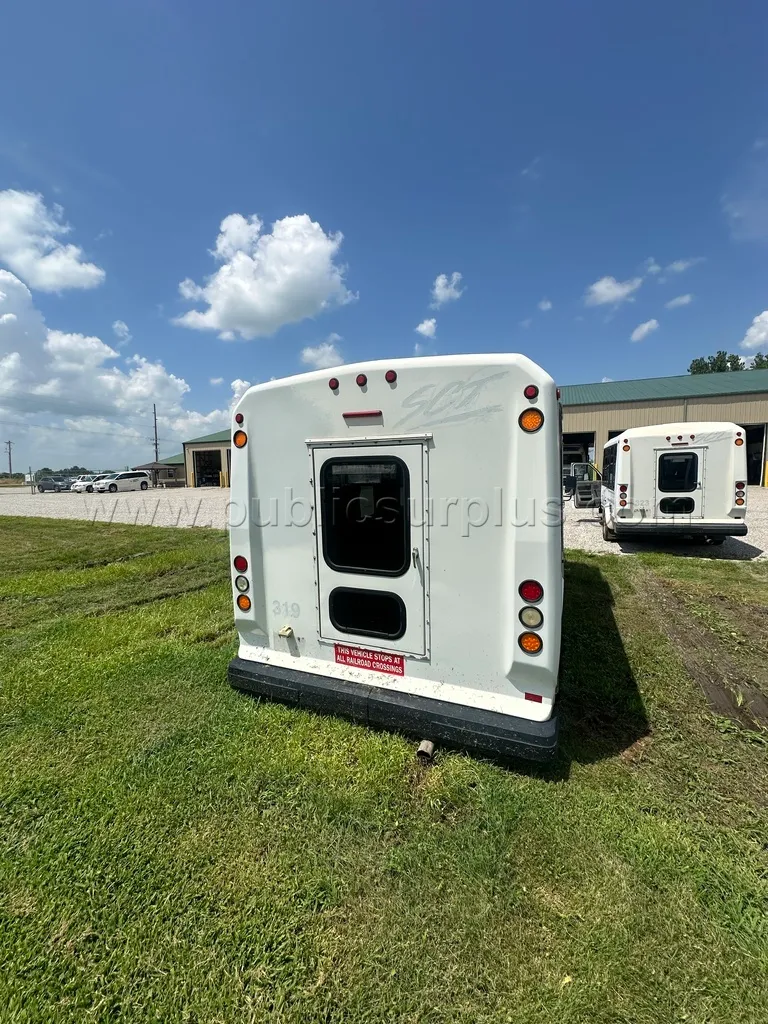 2009 Ford E-450 - 319 - photo 4