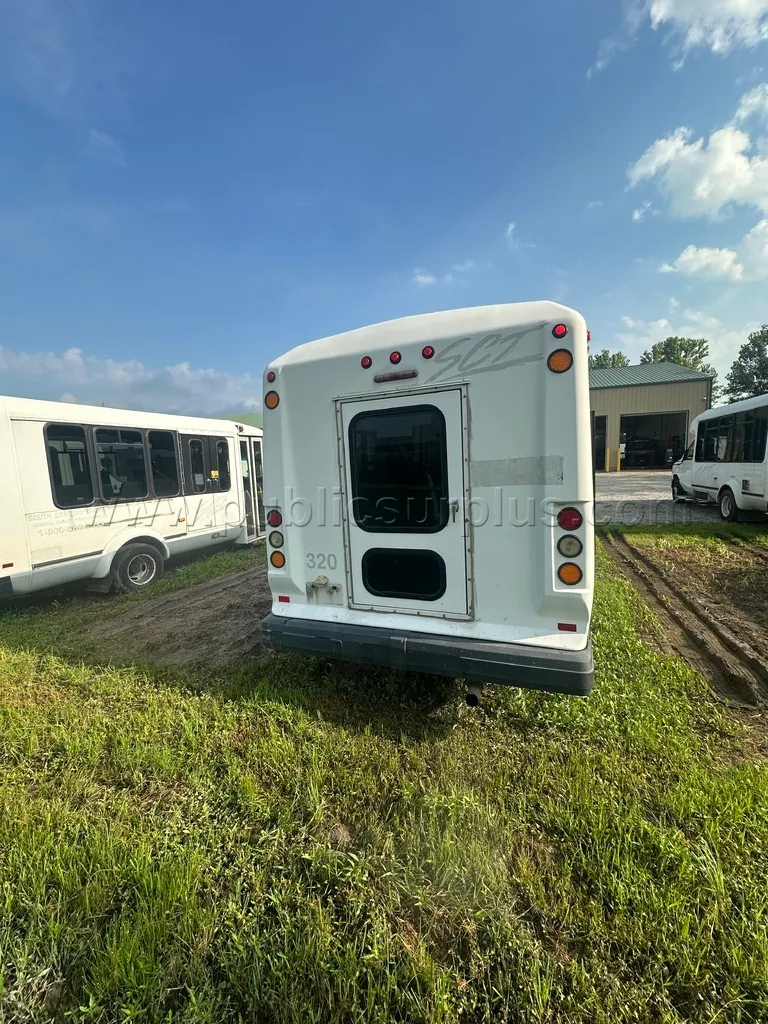 2009 Ford E-350 - 320 - photo 4