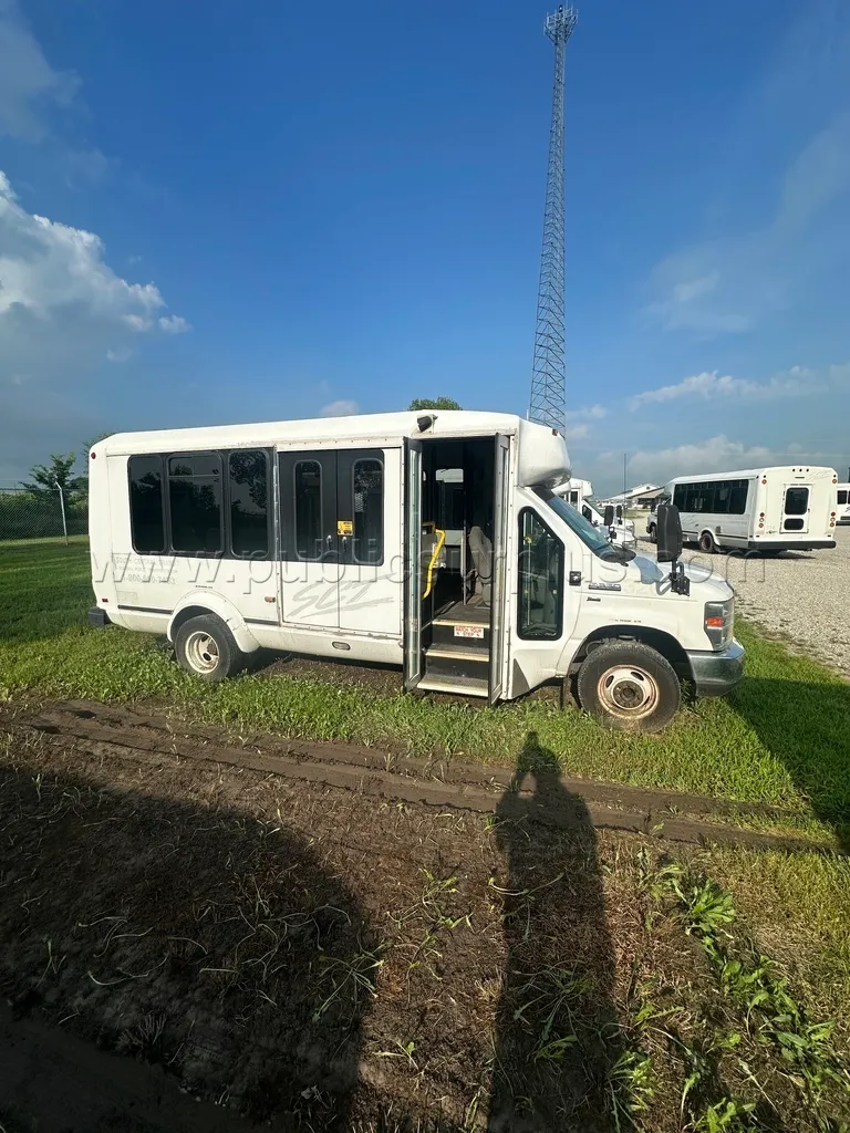 2009 Ford E-350 - 322 - photo 3
