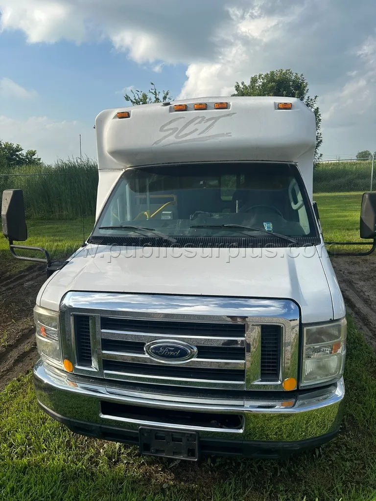 2009 Ford E-350 - 322 - photo 2