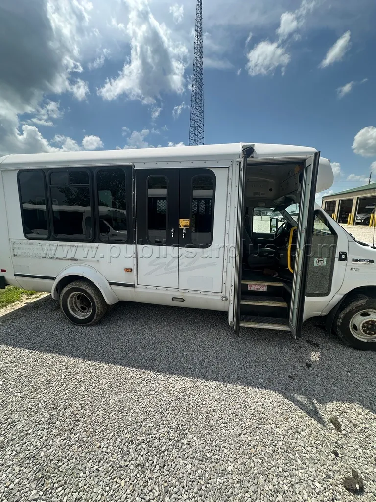 2009 Ford E-350 - 323 - photo 3
