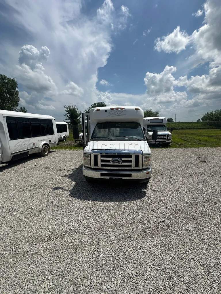 2009 Ford E-350 - 323 - photo 2