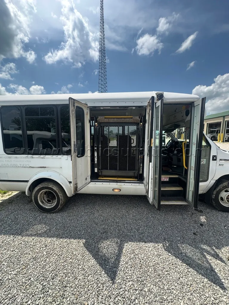 2009 Ford E-350 - 323 - photo 5