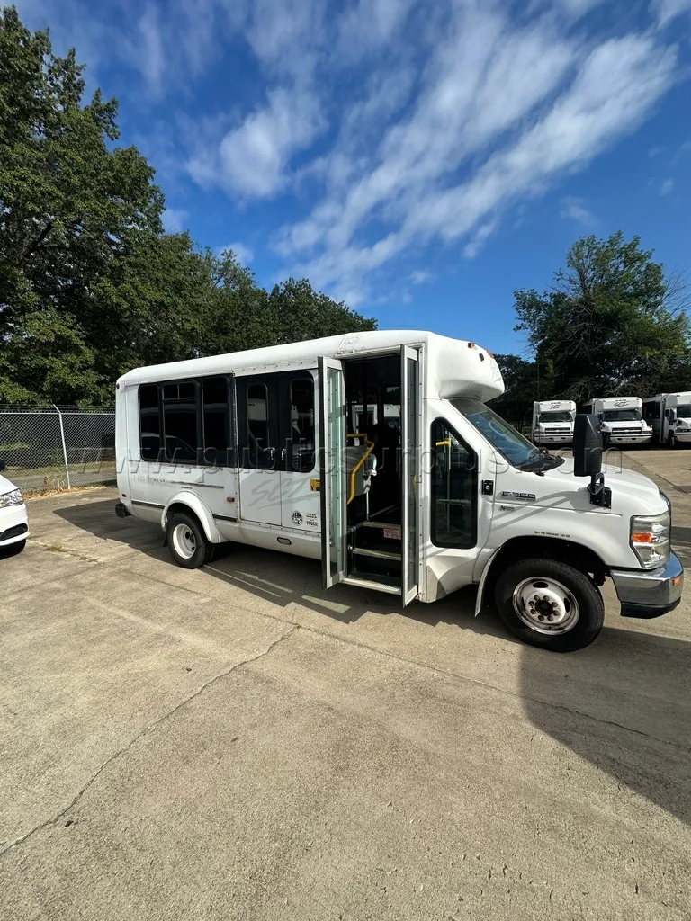 2009 Ford E-350 - 327 - photo 3