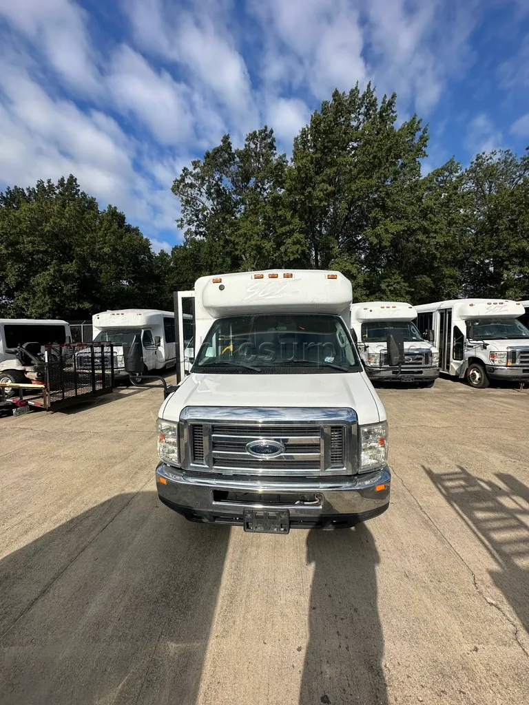 2009 Ford E-350 - 327 - photo 2