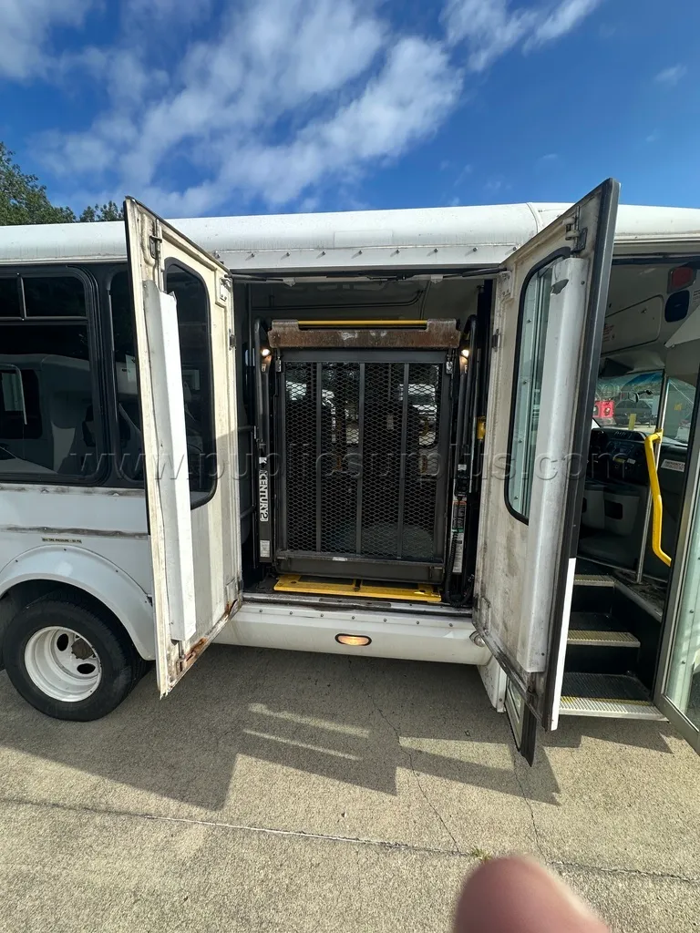 2009 Ford E-350 - 327 - photo 5