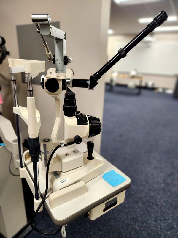 Slit Lamp Function Topcon Slit Lamp w/ Teaching Tube - Government Auction in Cleveland, WI ...