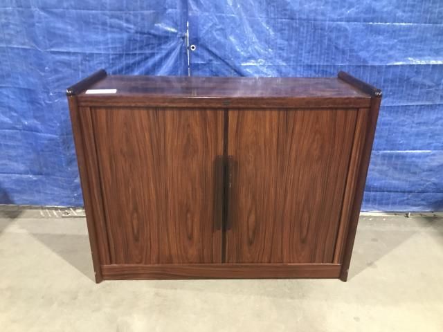 ENCLOSED SHELVING UNIT (E)