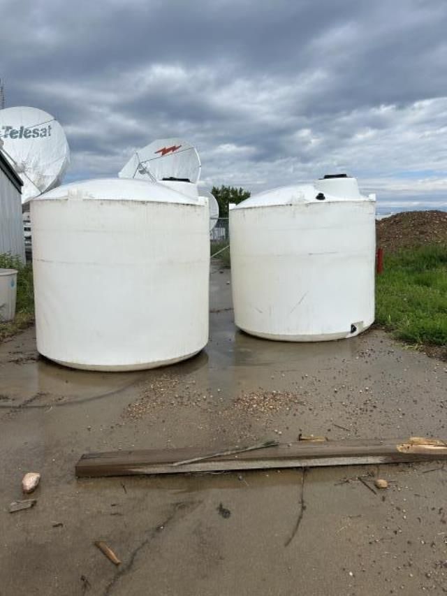 Lot of 2 -1200 gallon water tanks (Located in Lac La Biche)