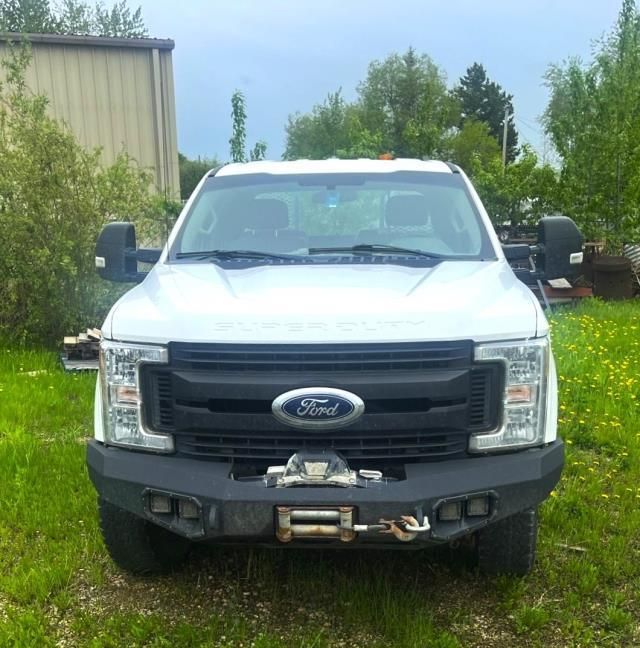 FORD F350 (Located in Slave Lake, AB.)
