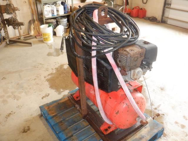Air Compressor(Lot 18)(Located near Youngstown, AB)
