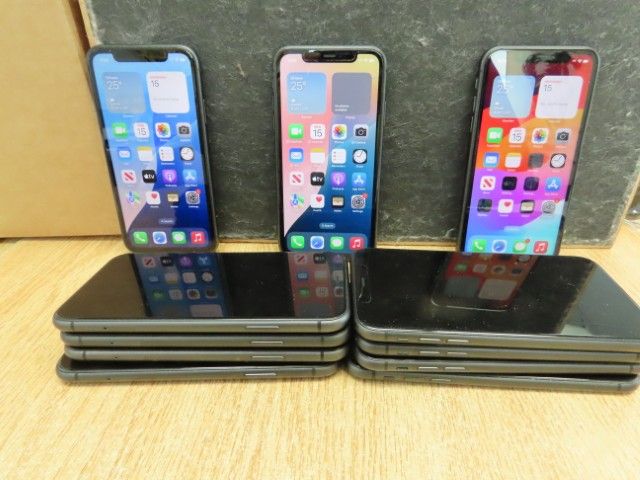 Apple 64GB iPhone 11-Lot of 11(S) - photo 1