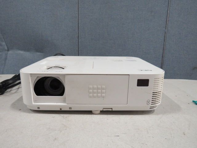 NEC Projector (S)