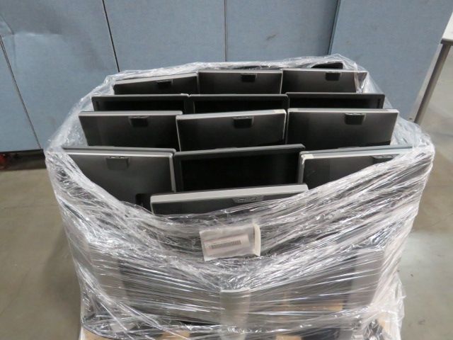 Dell Flat Panel Monitors - Lot of 18 (S)