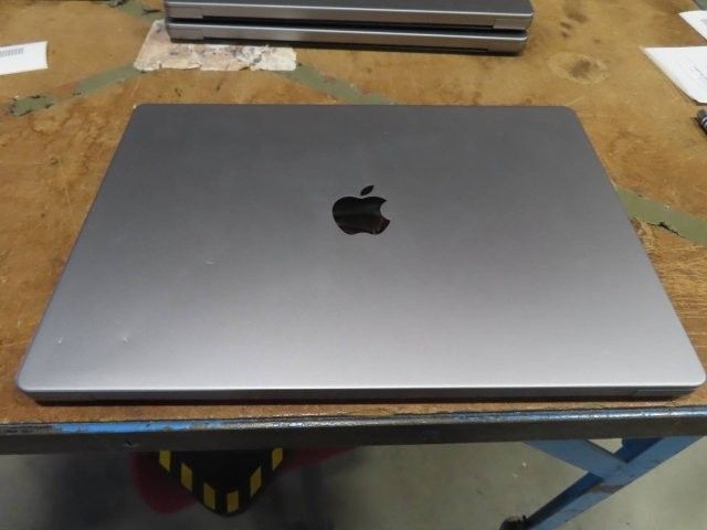 Apple MacBook Pro A2485 (1000 GB) (V)