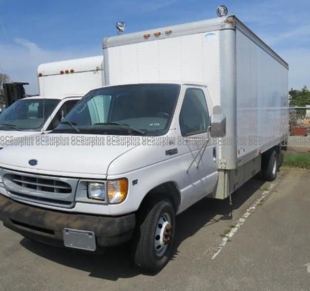 2001 Ford E-450 Cube Van