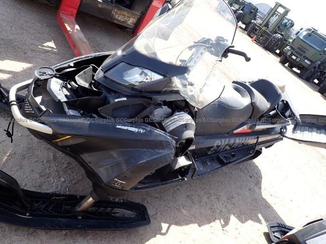 2016 Bombardier Ski-Doo Skandic Snowmobile