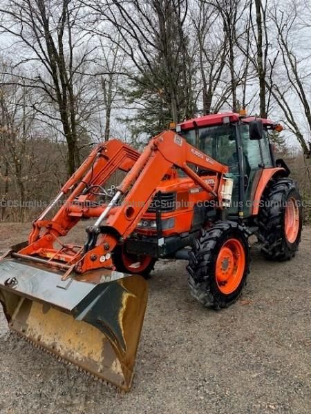 Kubota M8200 Tractor